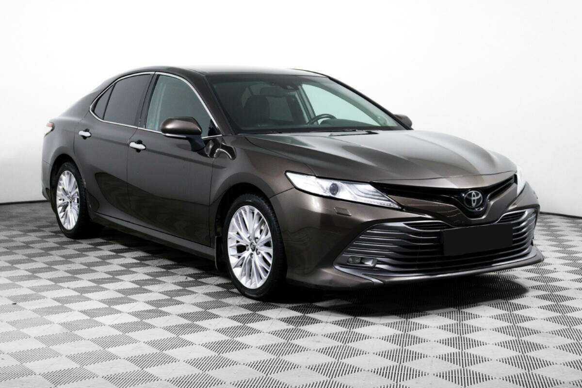Toyota Camry 2019 года с пробегом. Фото: #2