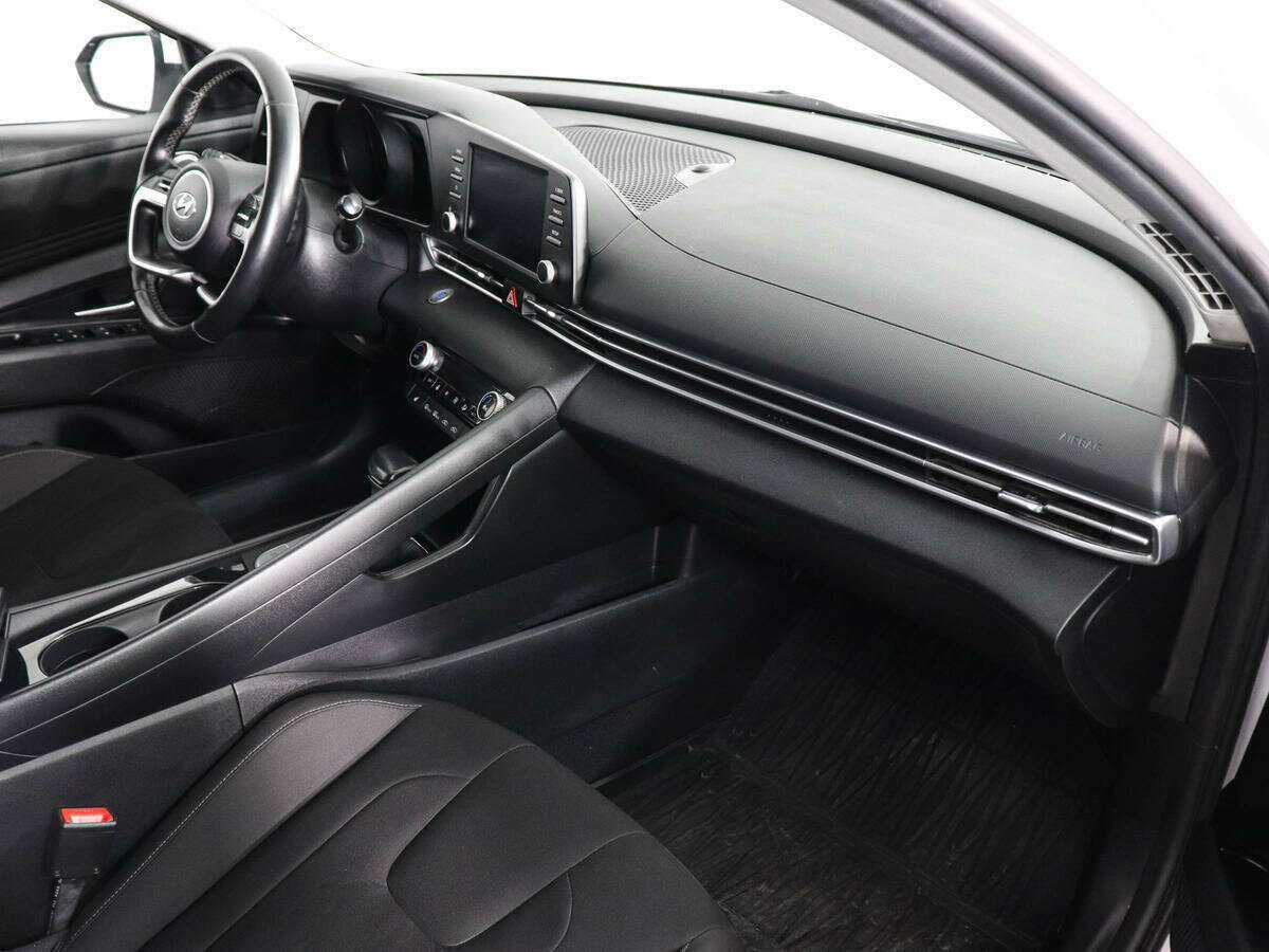 Hyundai Elantra 2021 года с пробегом. Фото: #9