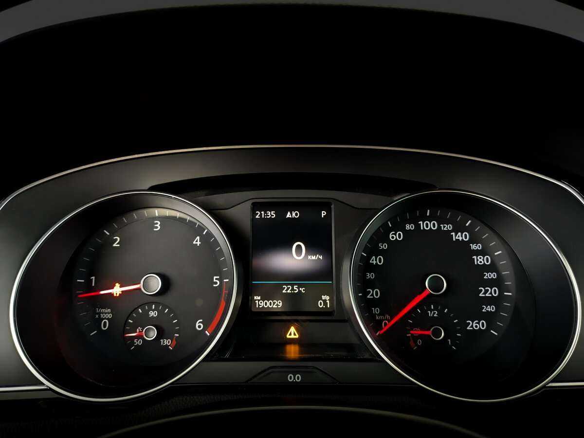 Volkswagen Passat 2018 года с пробегом. Фото: #12