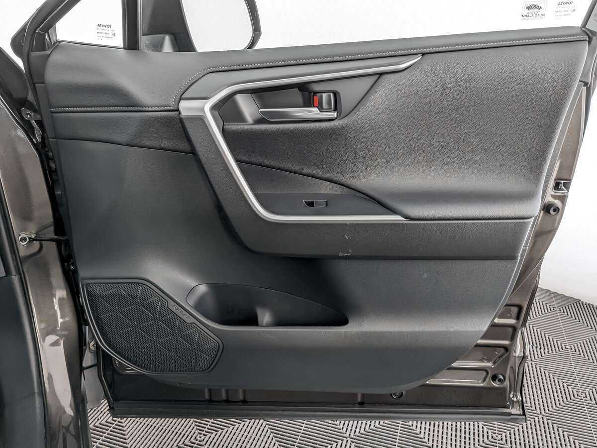 Toyota RAV4 2020 года с пробегом. Фото: #19