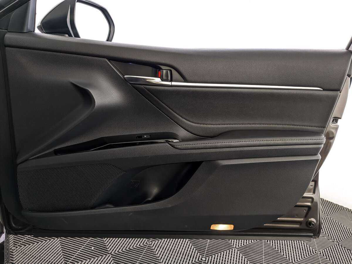 Toyota Camry 2018 года с пробегом. Фото: #20