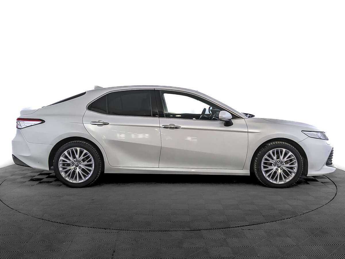 Toyota Camry 2019 года с пробегом. Фото: #3