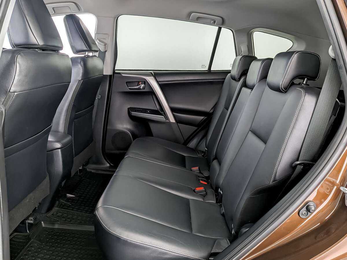 Toyota RAV4 2017 года с пробегом. Фото: #9