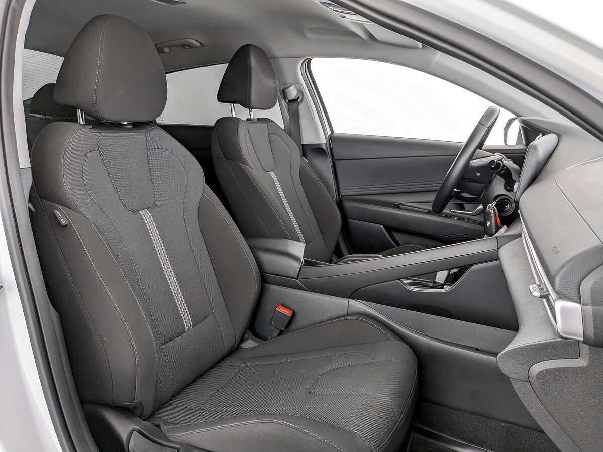 Hyundai Elantra 2022 года с пробегом. Фото: #22