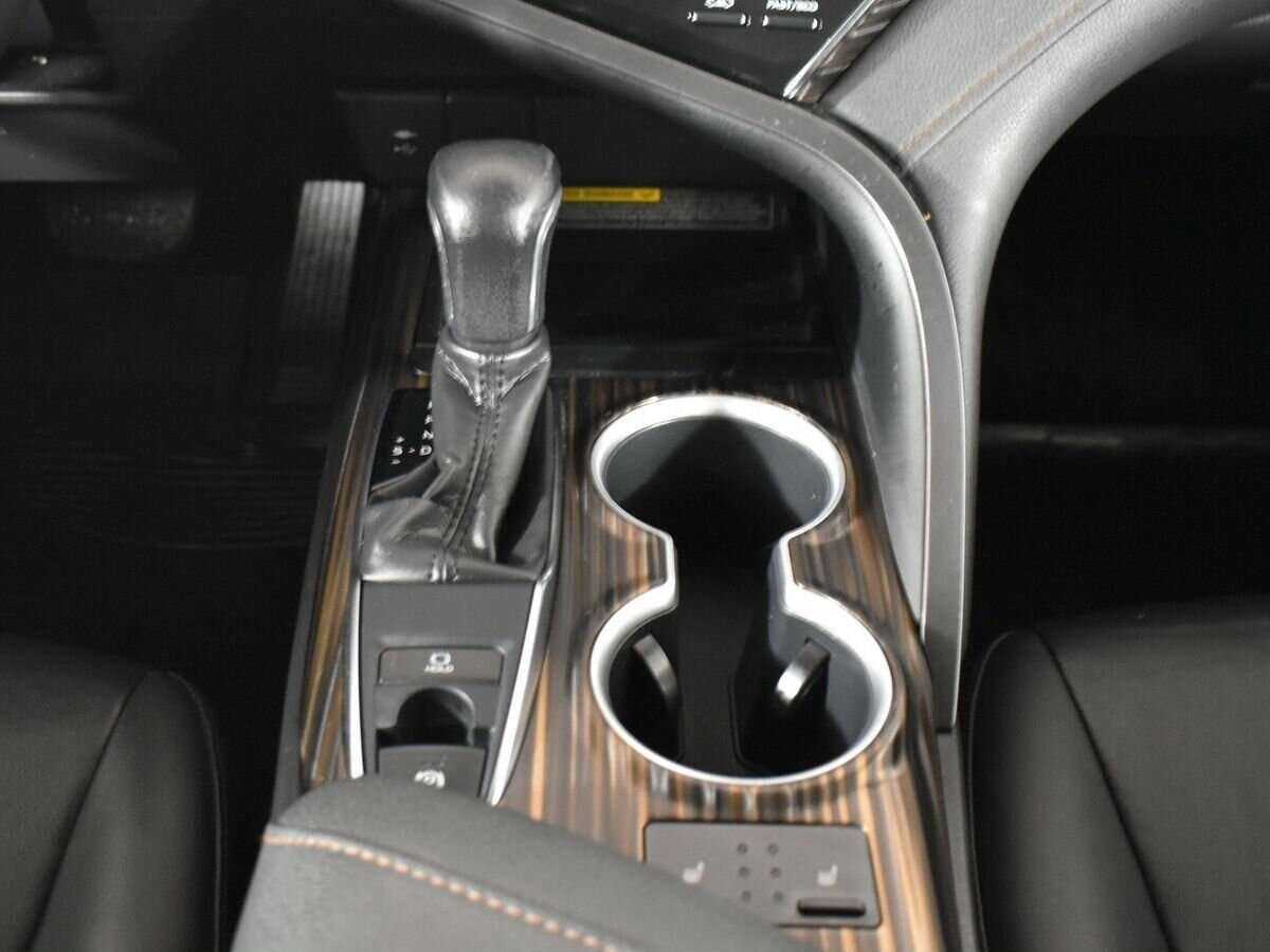 Toyota Camry 2020 года с пробегом. Фото: #12