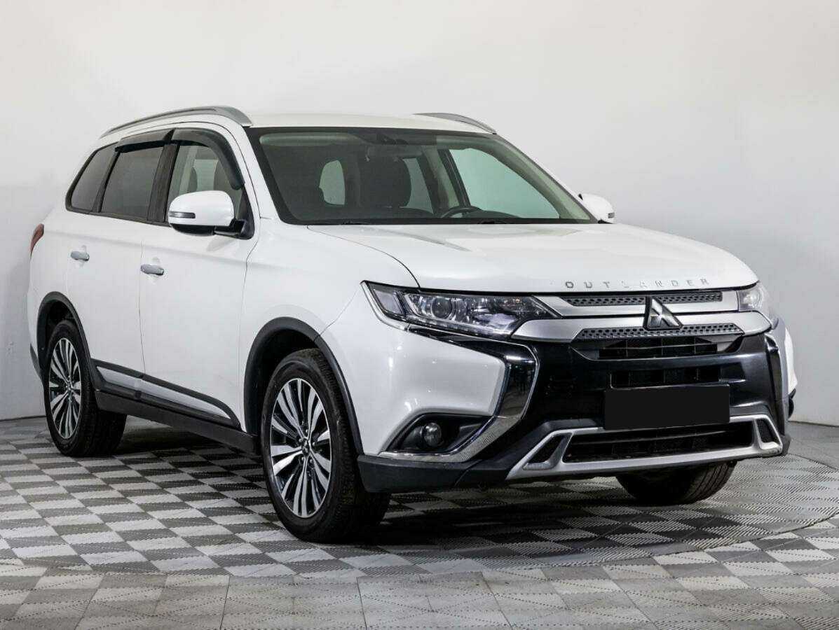 Mitsubishi Outlander 2018 года с пробегом. Фото: #2