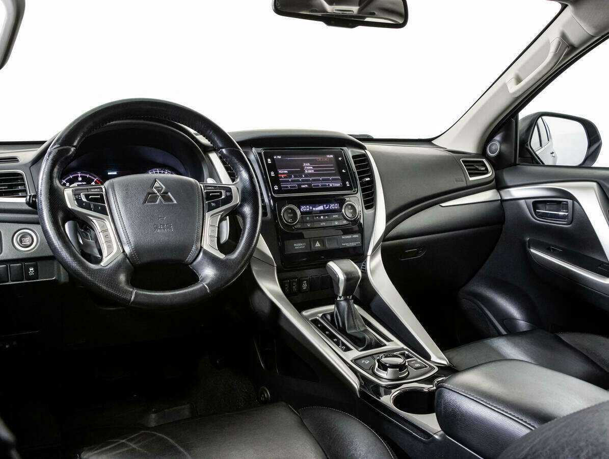 Mitsubishi Pajero Sport 2017 года с пробегом. Фото: #6