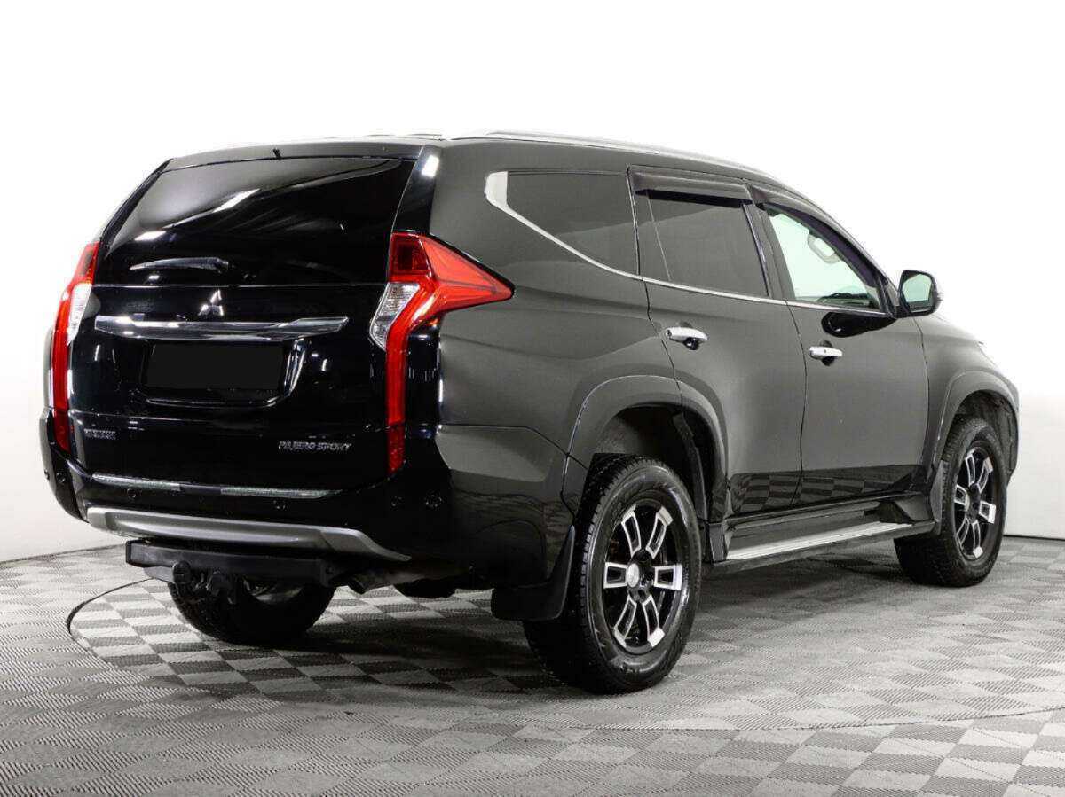 Mitsubishi Pajero Sport 2017 года с пробегом. Фото: #4