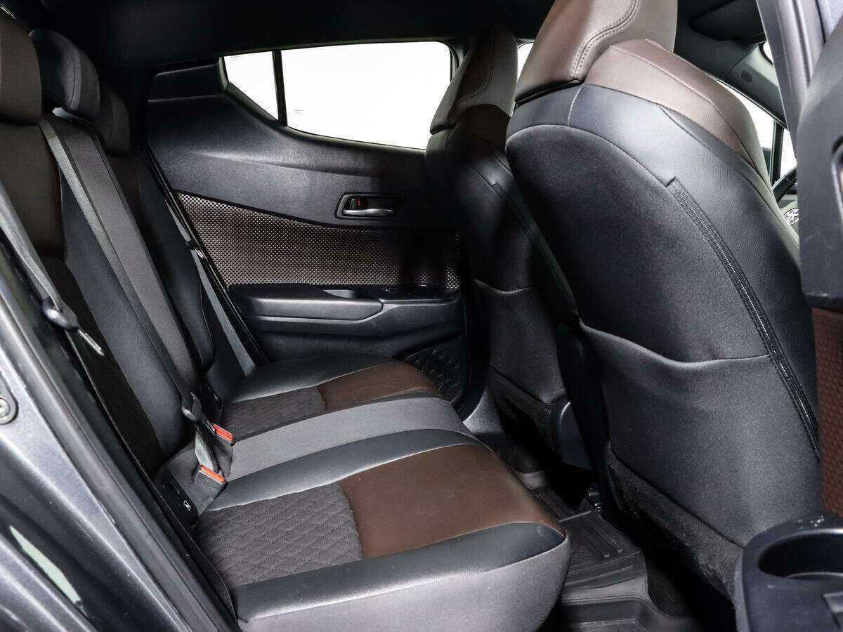 Toyota C-HR 2018 года с пробегом. Фото: #10