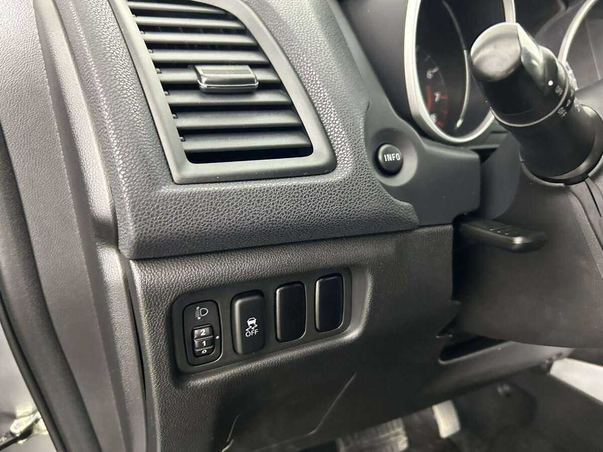 Б/У Митсубиши АС-Икс 2012 года. Фото: #8