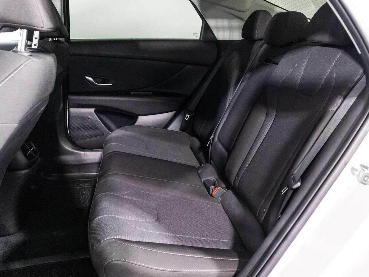 Hyundai Elantra 2021 года с пробегом. Фото: #9