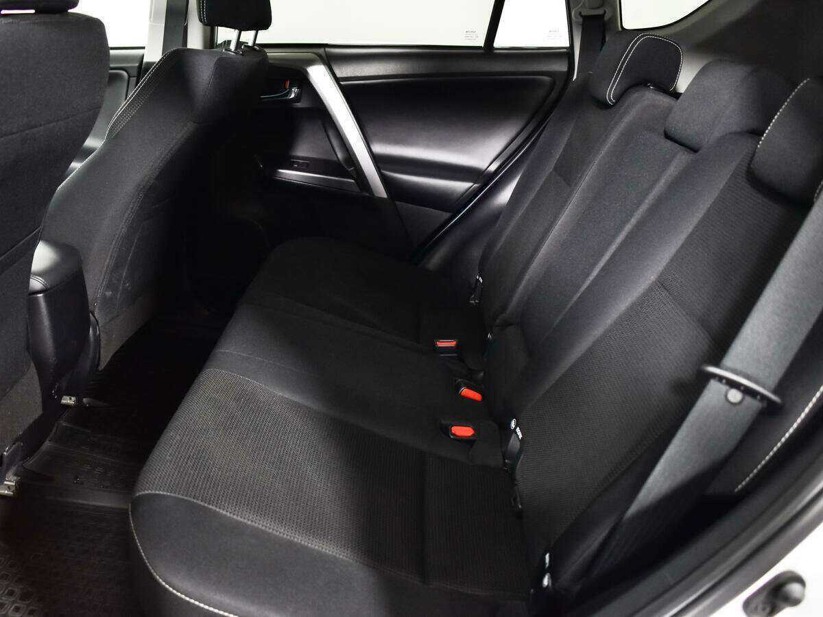 Toyota RAV4 2018 года с пробегом. Фото: #11