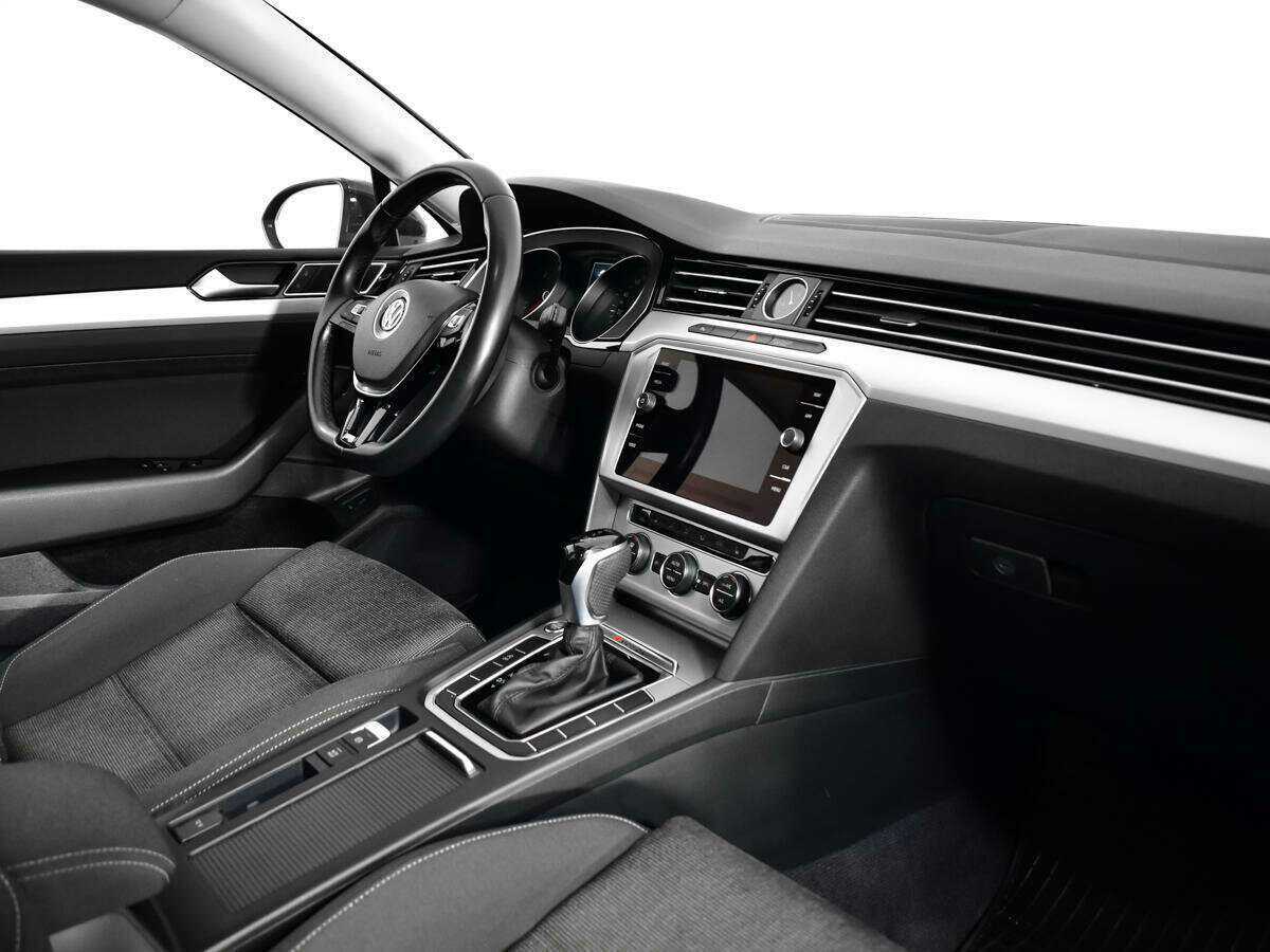 Volkswagen Passat 2018 года с пробегом. Фото: #8