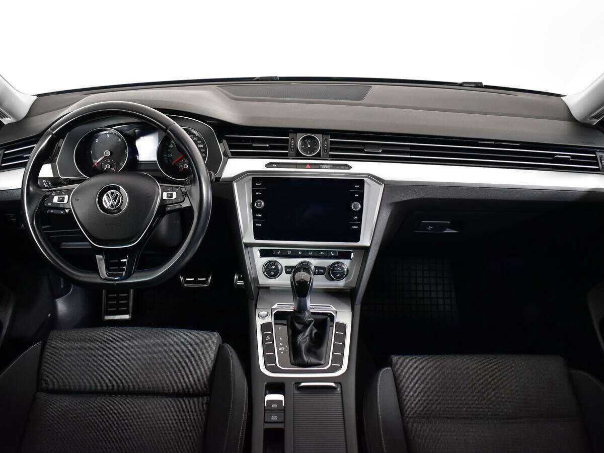 Volkswagen Passat 2018 года с пробегом. Фото: #11