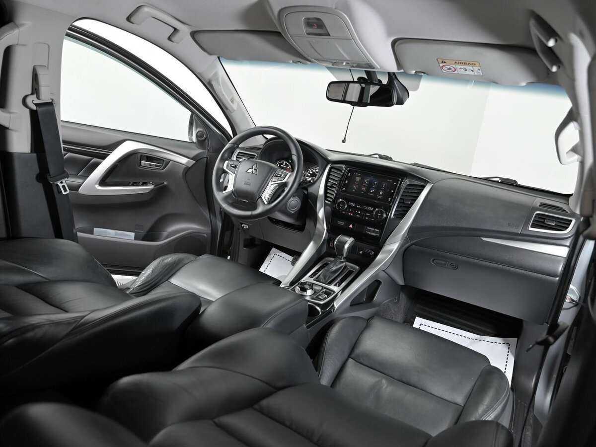 Mitsubishi Pajero Sport 2017 года с пробегом. Фото: #4