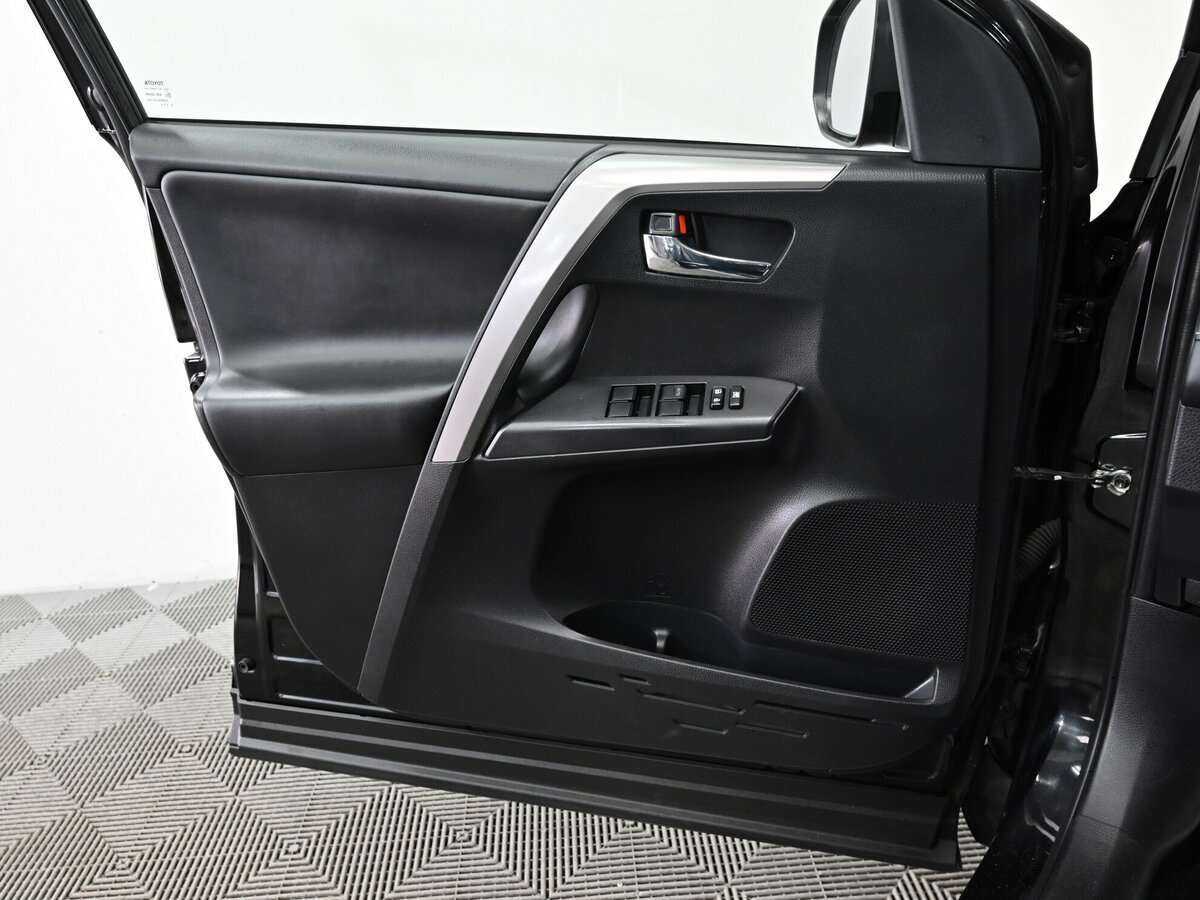 Toyota RAV4 2018 года с пробегом. Фото: #6