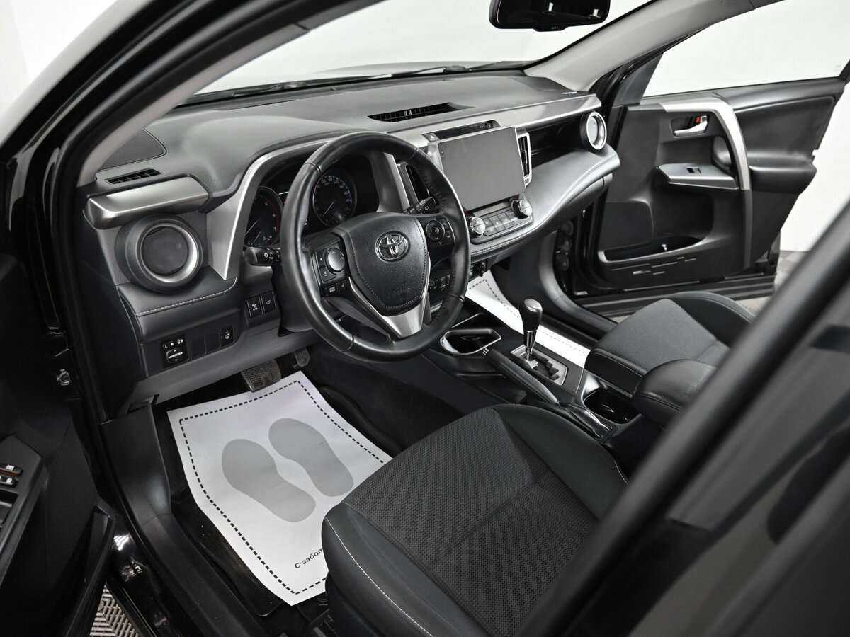Toyota RAV4 2018 года с пробегом. Фото: #7