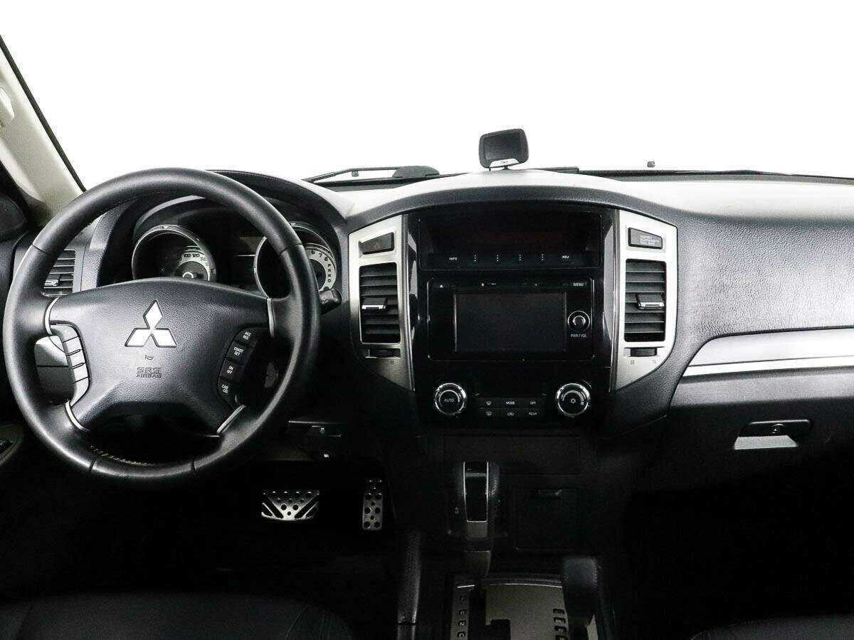 Mitsubishi Pajero 2017 года с пробегом. Фото: #8
