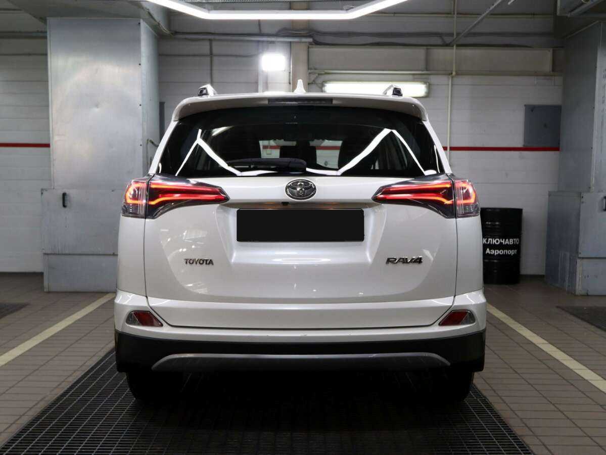 Toyota RAV4 2017 года с пробегом. Фото: #3