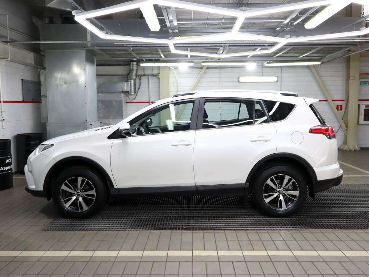 Toyota RAV4 2017 года с пробегом. Фото: #4