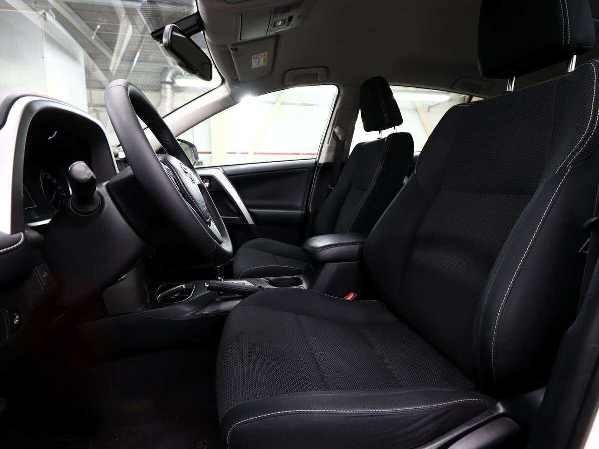 Toyota RAV4 2017 года с пробегом. Фото: #7