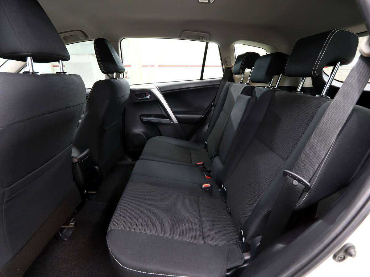 Toyota RAV4 2017 года с пробегом. Фото: #18