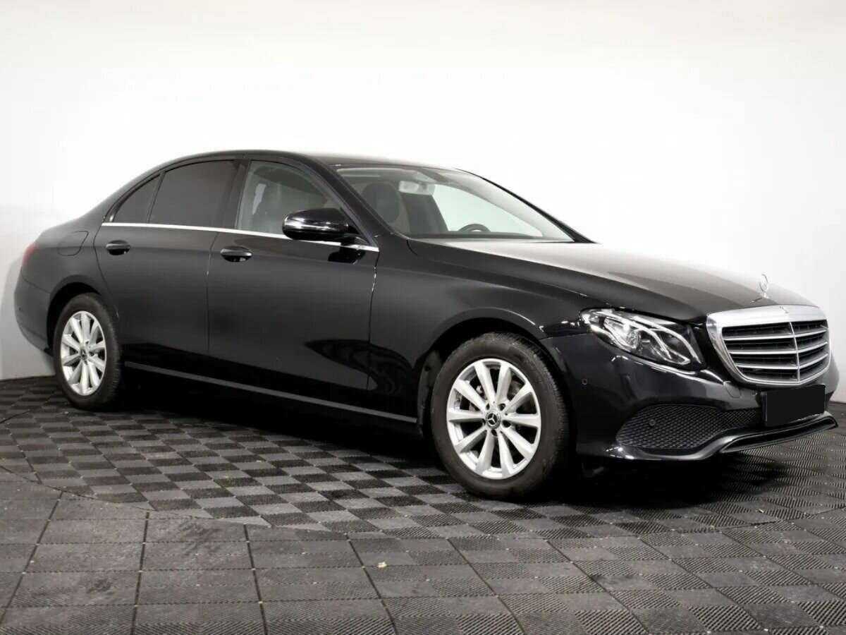 Mercedes-Benz E-Класс 2018 года с пробегом. Фото: #2