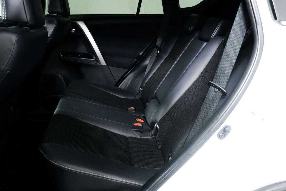 Toyota RAV4 2016 года с пробегом. Фото: #11