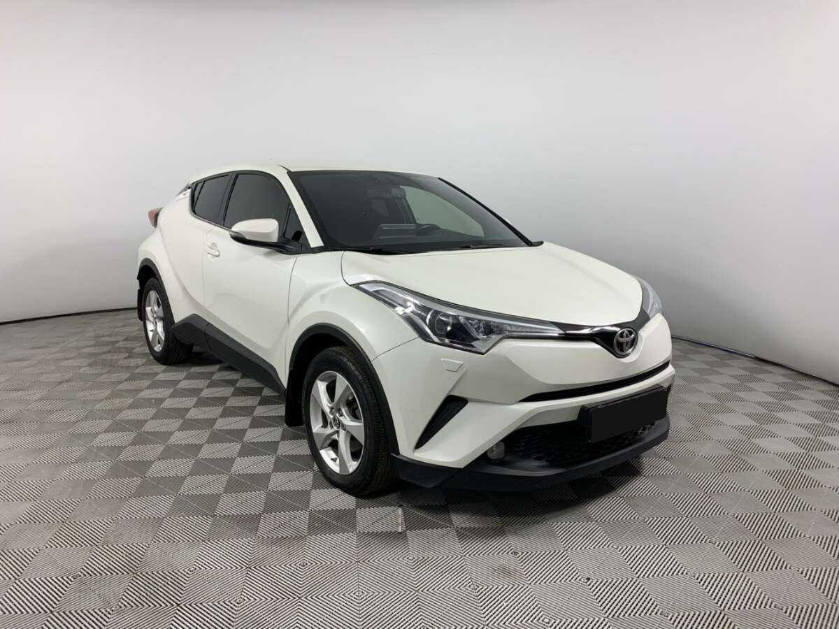 Toyota C-HR 2019 года с пробегом. Фото: #2