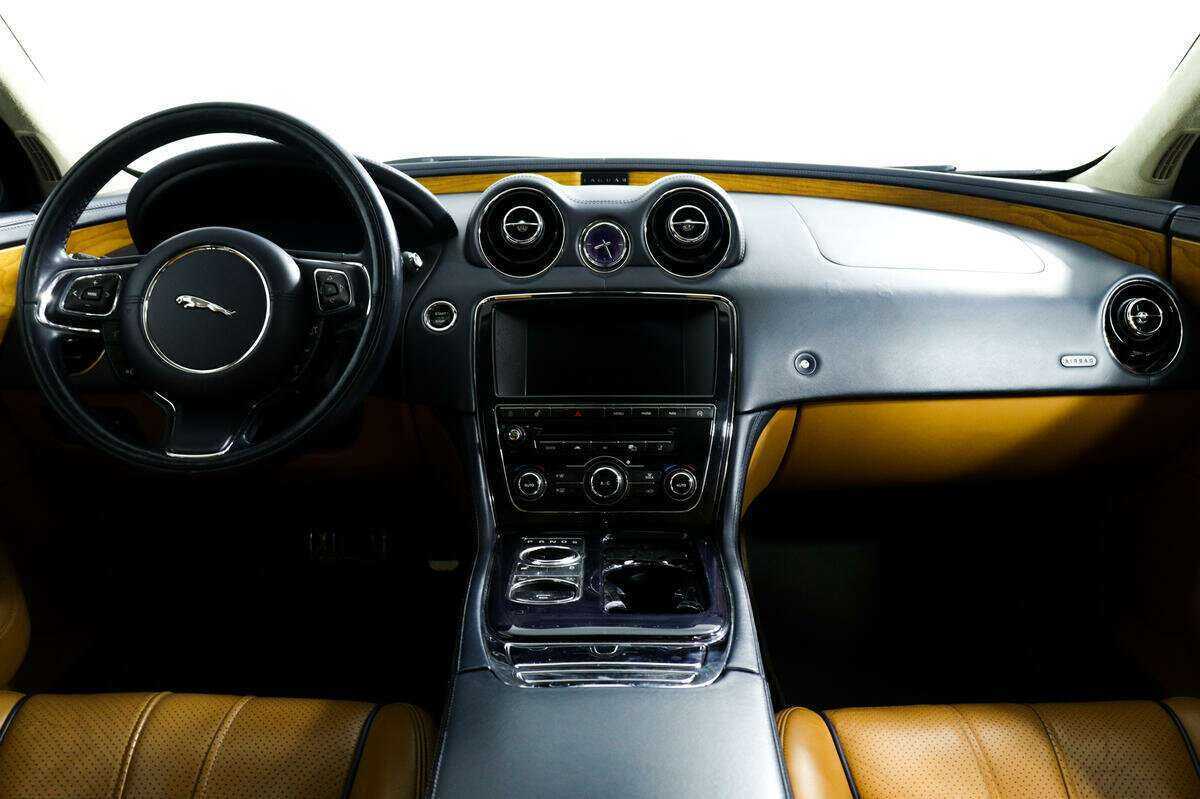 Jaguar XJ 2013 года с пробегом. Фото: #10