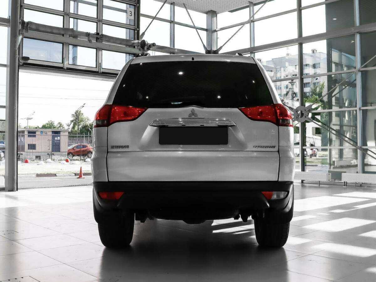 Mitsubishi Pajero Sport 2015 года с пробегом. Фото: #4