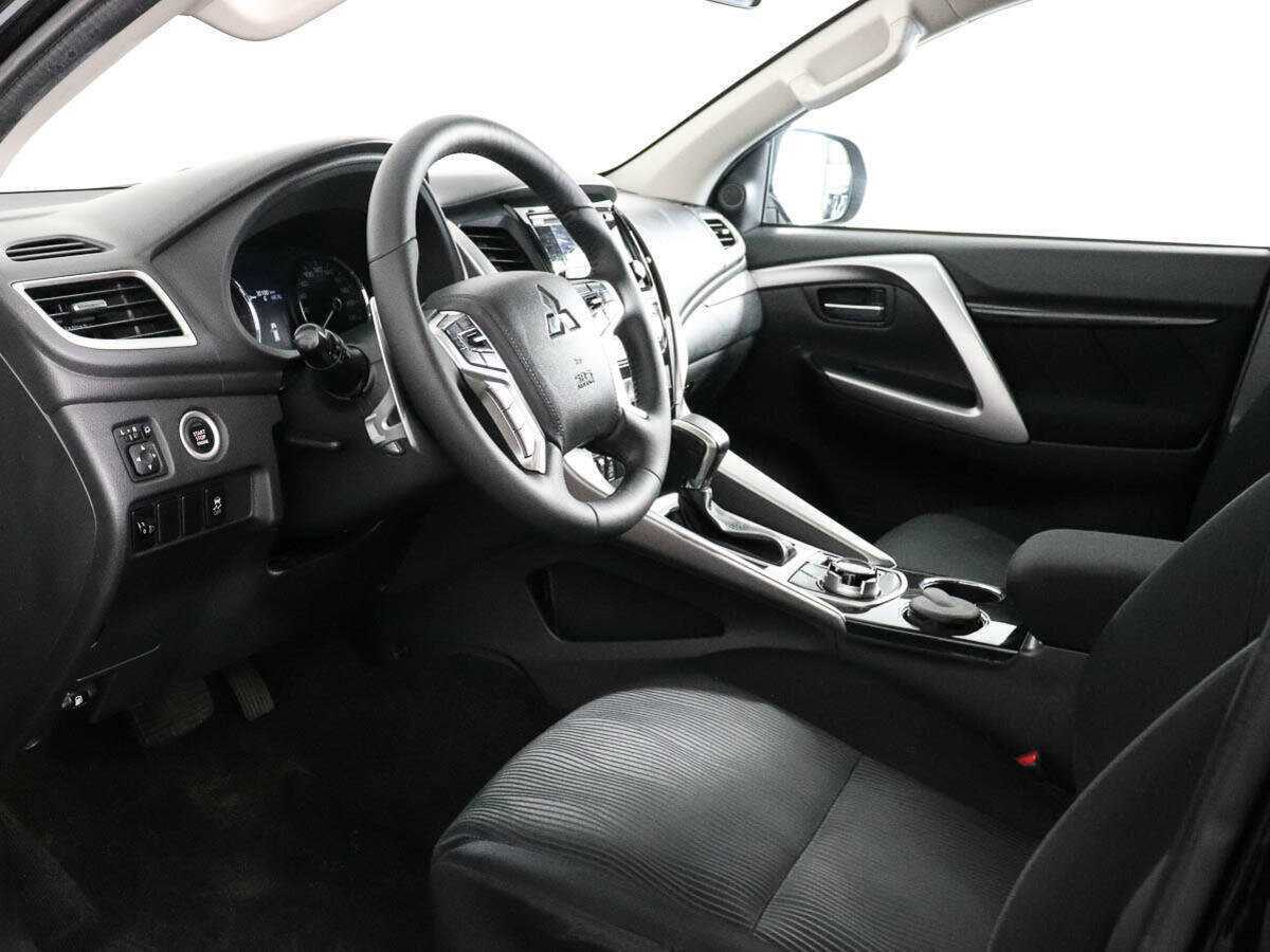 Mitsubishi Pajero Sport 2018 года с пробегом. Фото: #7