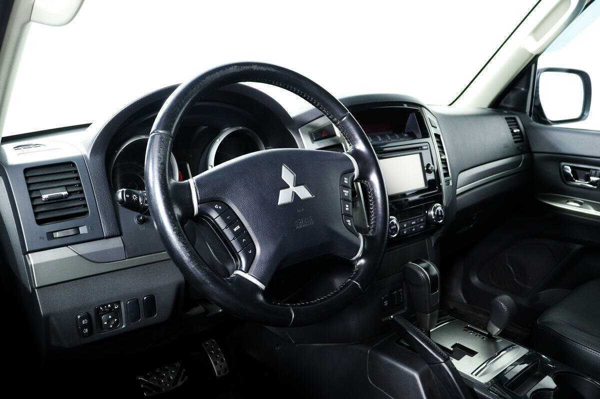 Mitsubishi Pajero 2018 года с пробегом. Фото: #12