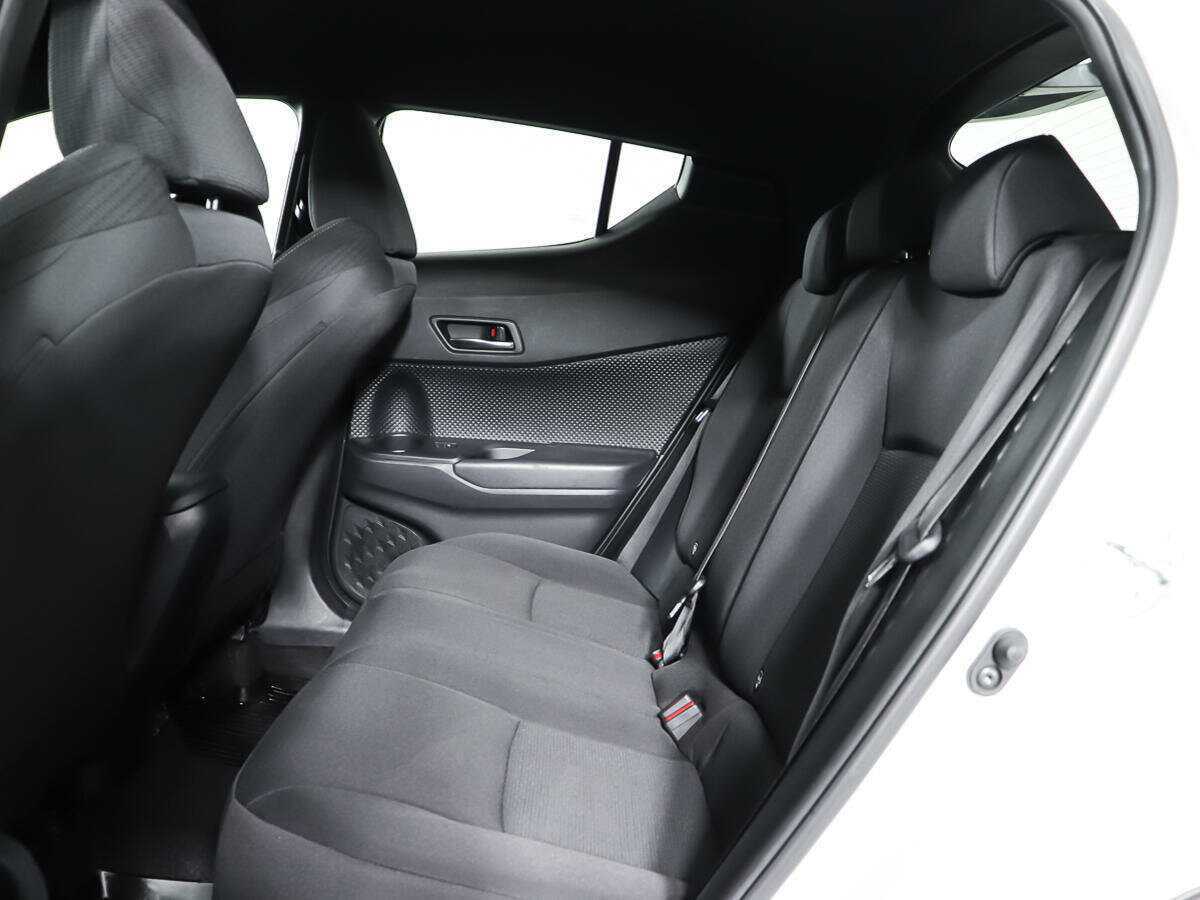 Toyota C-HR 2018 года с пробегом. Фото: #9