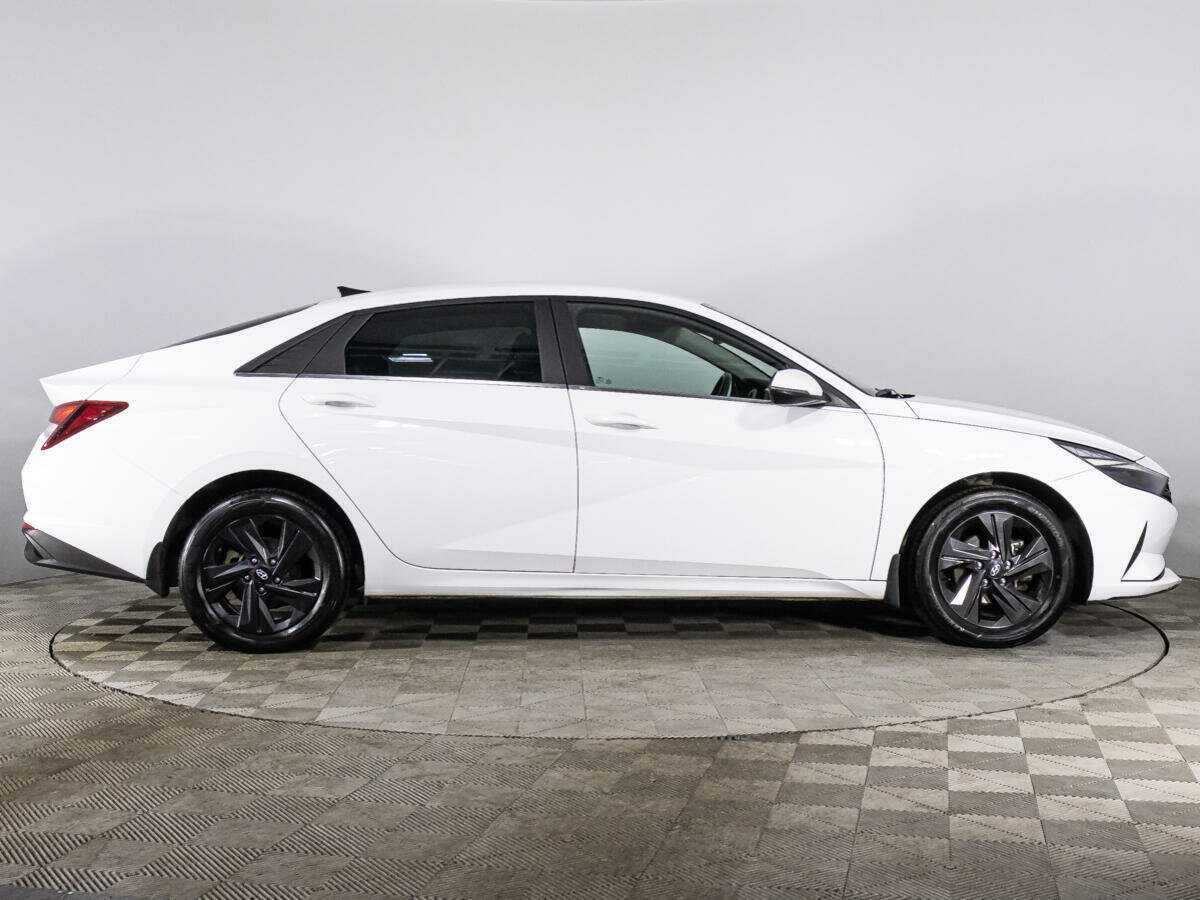 Hyundai Elantra 2021 года с пробегом. Фото: #3