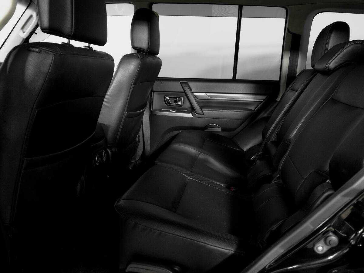 Mitsubishi Pajero 2014 года с пробегом. Фото: #9