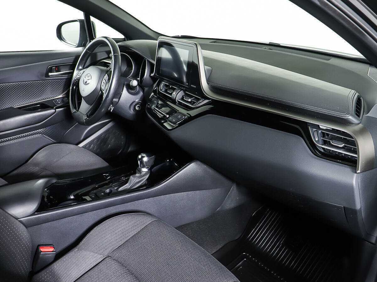 Toyota C-HR 2019 года с пробегом. Фото: #8