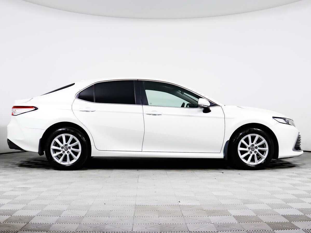 Toyota Camry 2021 года с пробегом. Фото: #3