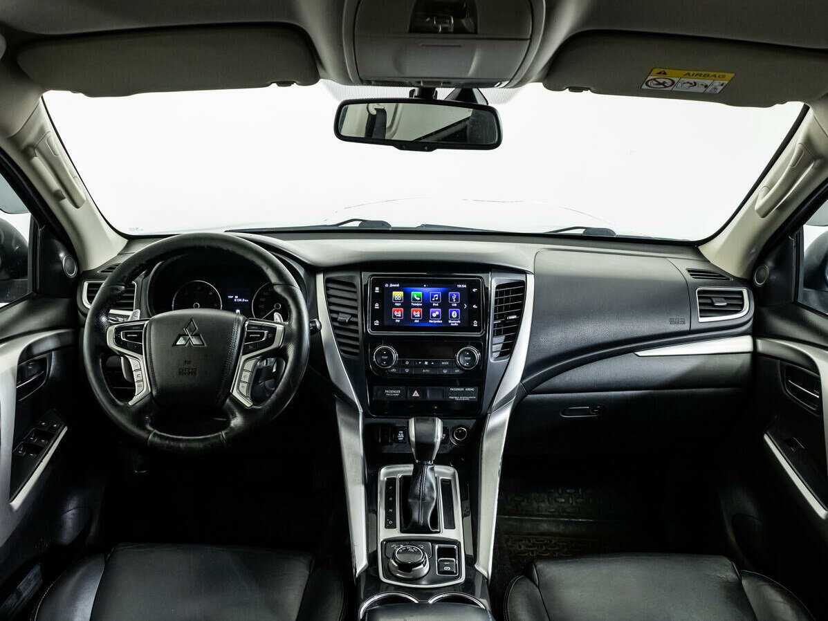 Mitsubishi Pajero Sport 2018 года с пробегом. Фото: #12