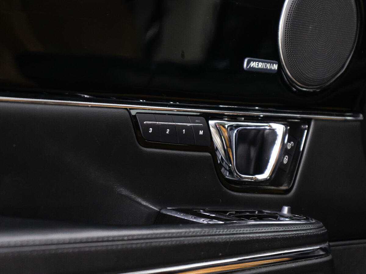 Jaguar XJ 2016 года с пробегом. Фото: #20