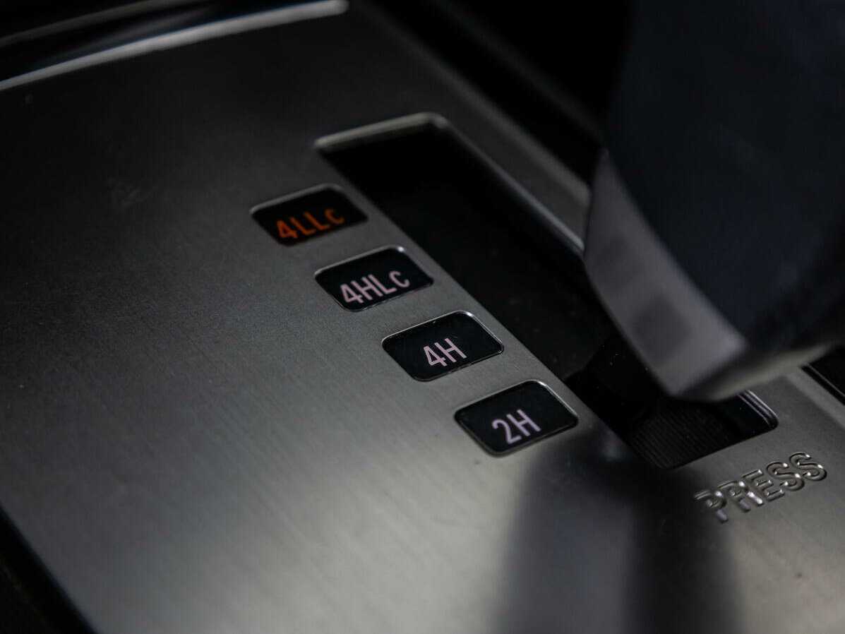 Mitsubishi Pajero 2015 года с пробегом. Фото: #15