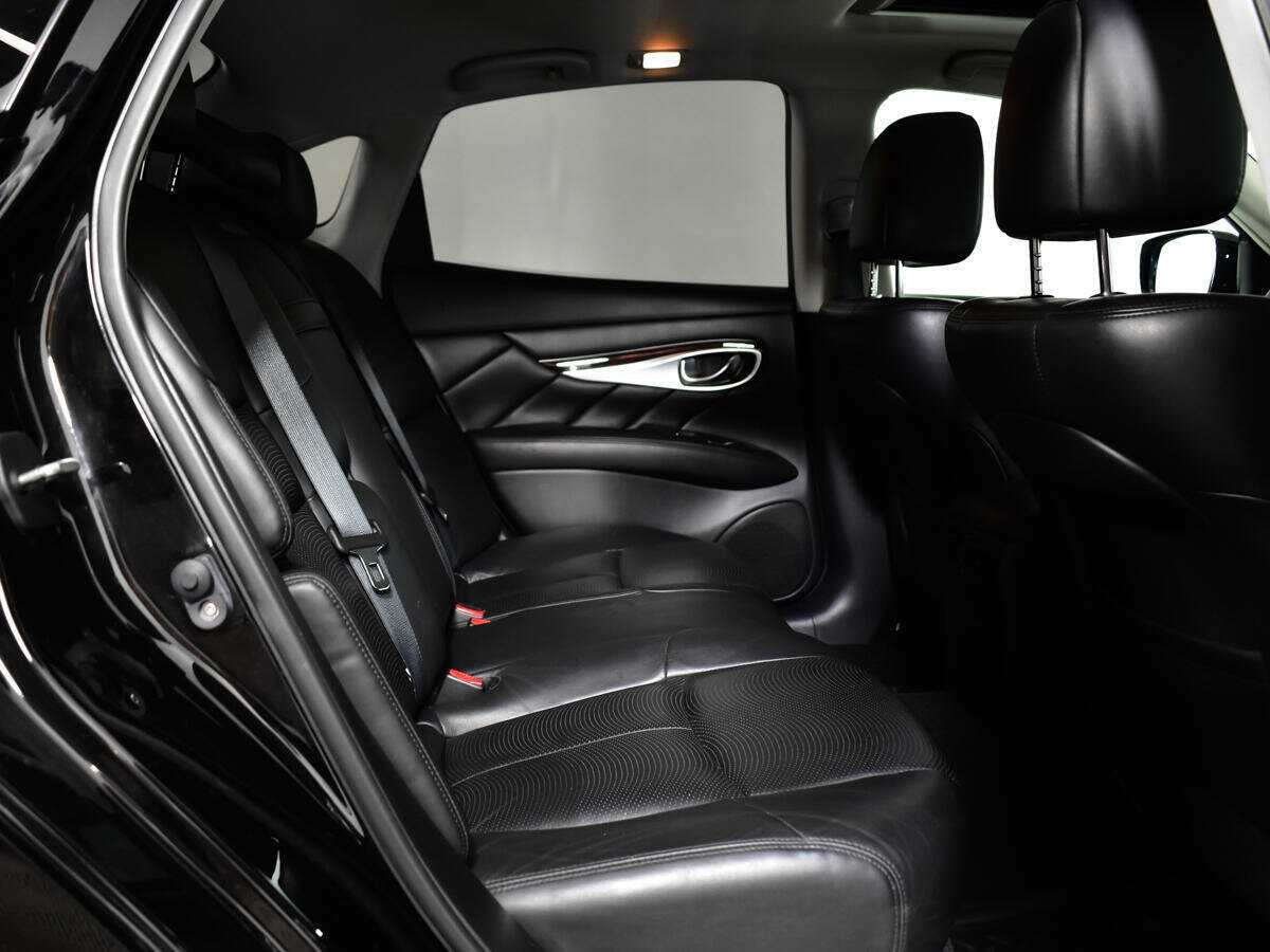 Infiniti Q70 2014 года с пробегом. Фото: #5