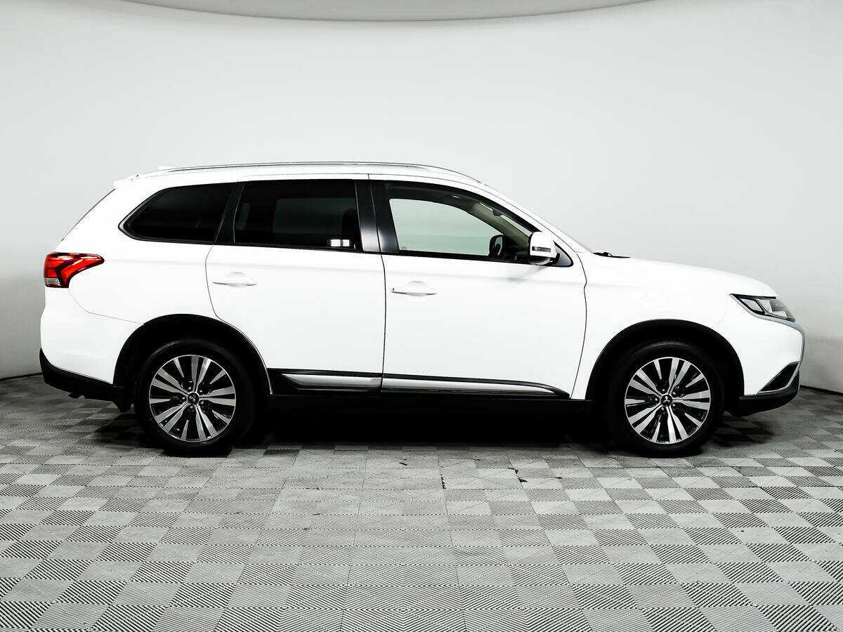 Mitsubishi Outlander 2019 года с пробегом. Фото: #3