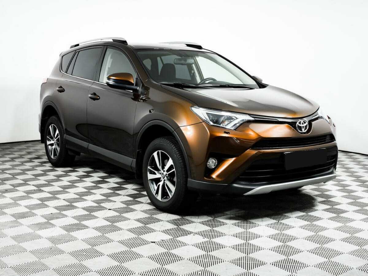 Toyota RAV4 2017 года с пробегом. Фото: #2