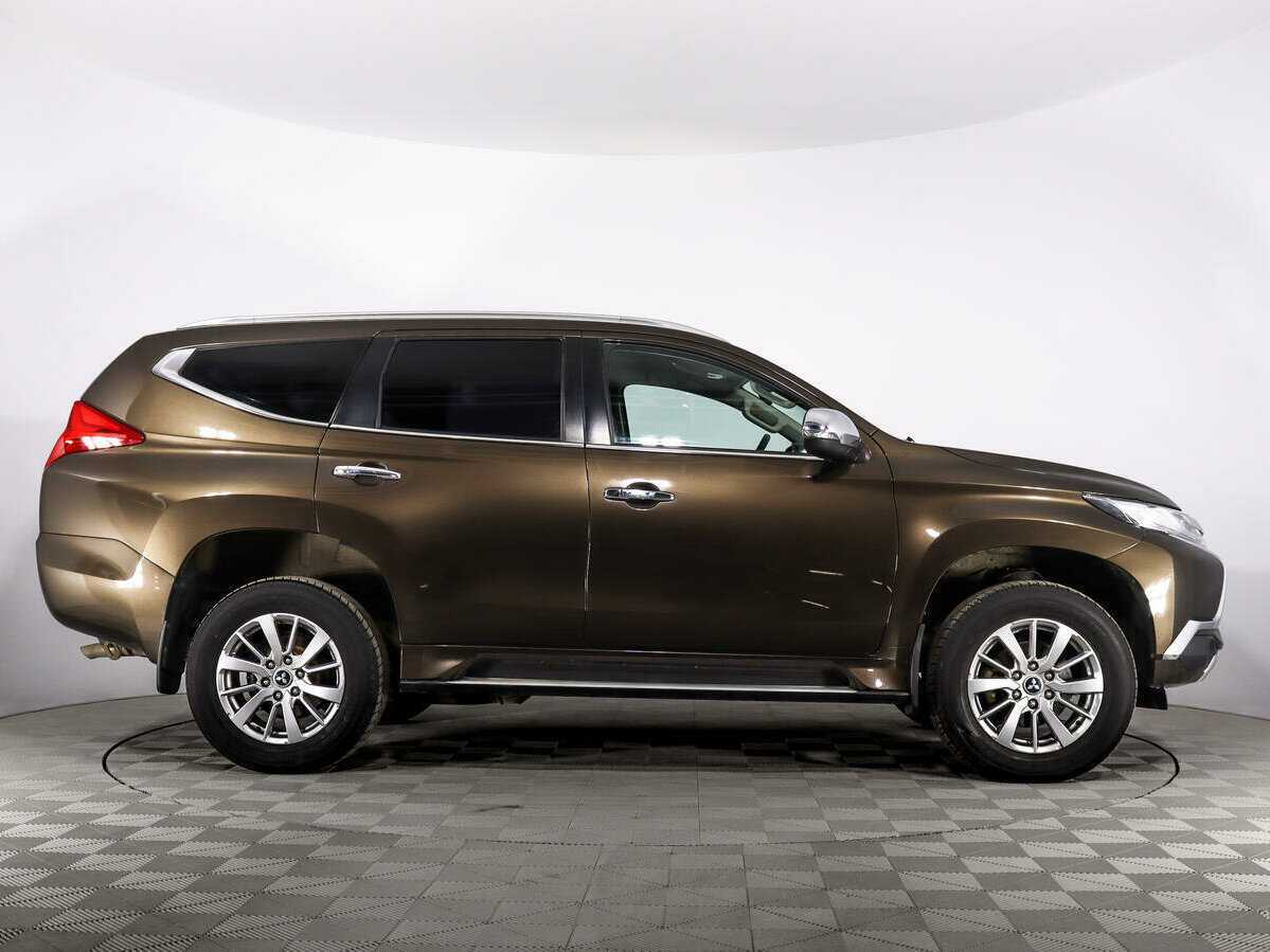 Mitsubishi Pajero Sport 2017 года с пробегом. Фото: #3
