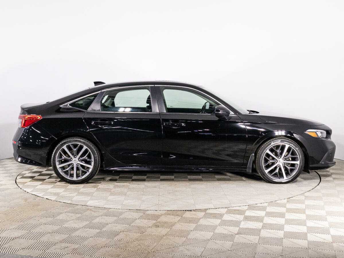 Honda Civic 2021 года с пробегом. Фото: #3