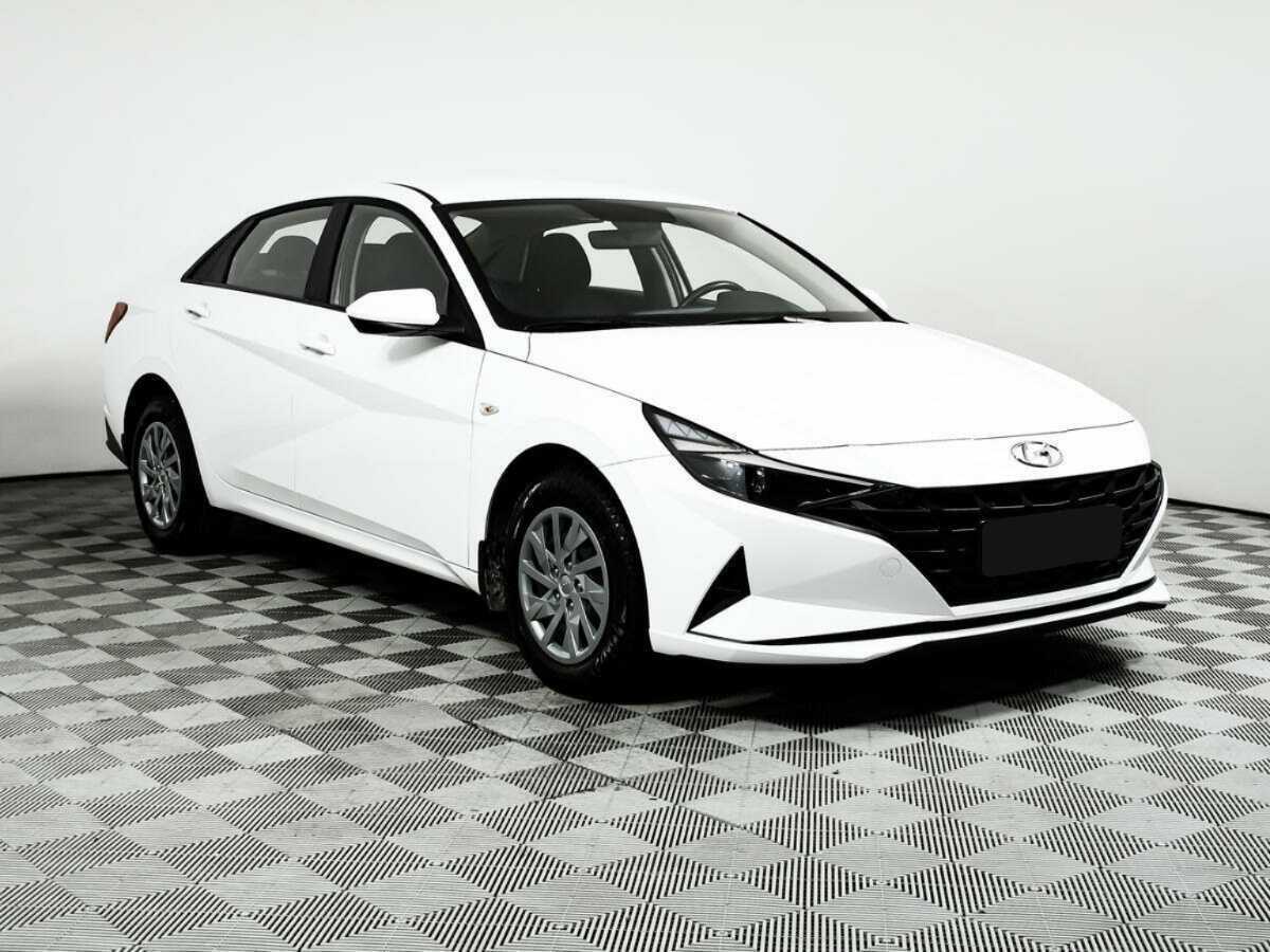 Hyundai Elantra 2022 года с пробегом. Фото: #2