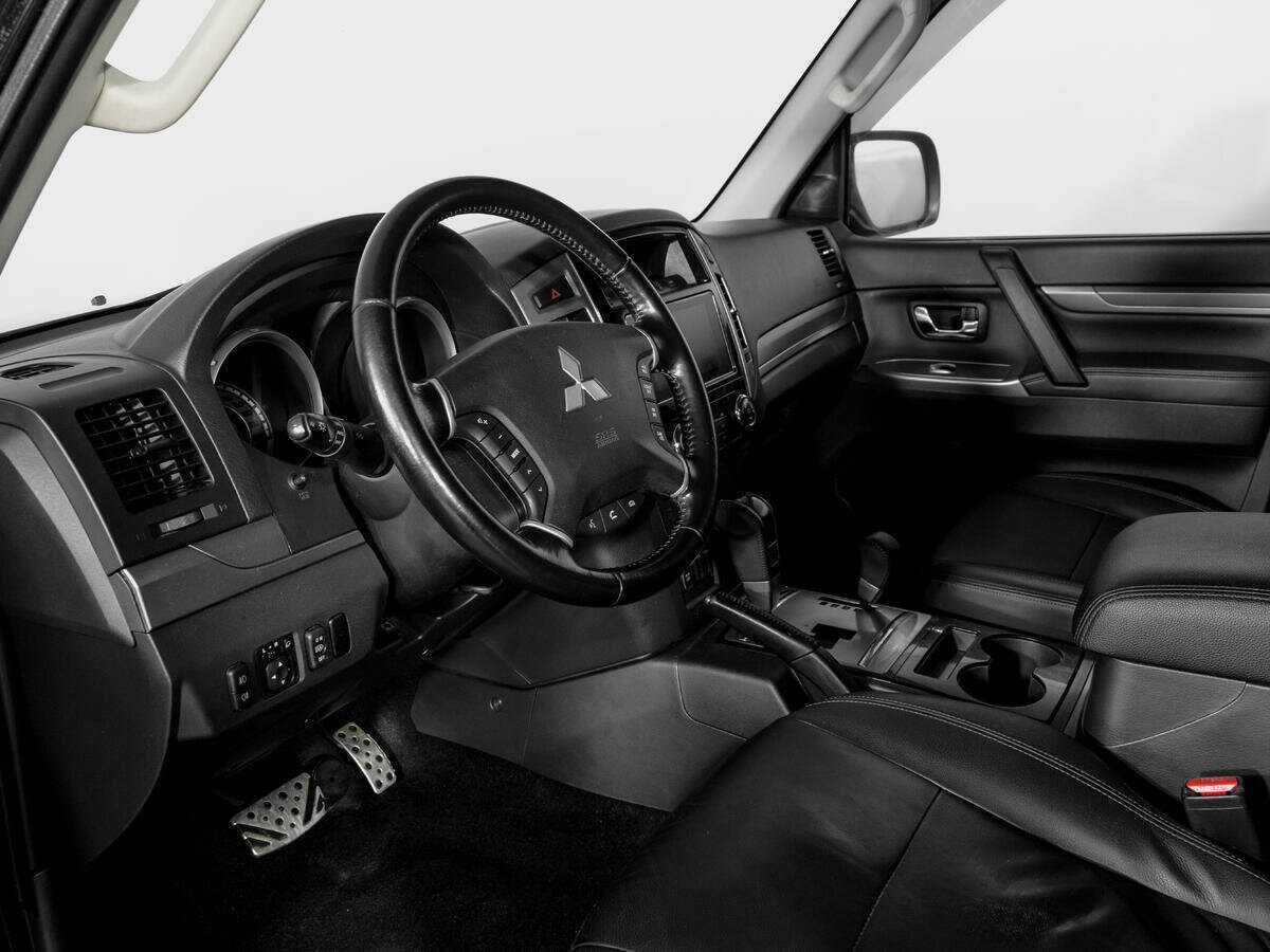 Mitsubishi Pajero 2017 года с пробегом. Фото: #14