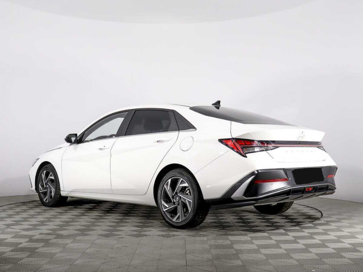 Hyundai Elantra 2024 года с пробегом. Фото: #6