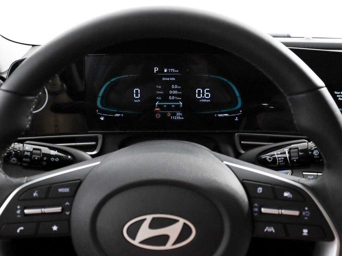 Hyundai Elantra 2024 года с пробегом. Фото: #20